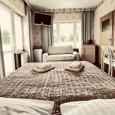 צ'ארזיקובי Hotel Bellevue חדר תמונה