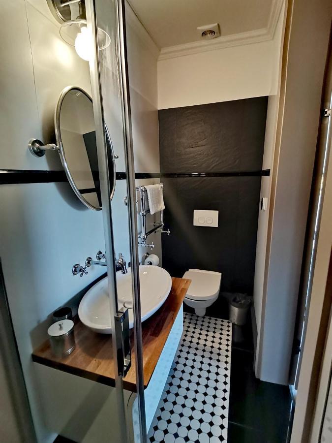 צ'ארזיקובי Hotel Bellevue מראה חיצוני תמונה