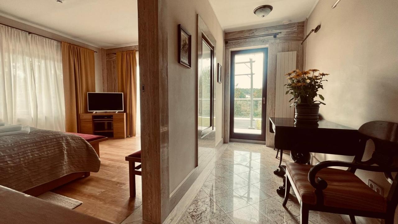 צ'ארזיקובי Hotel Bellevue מראה חיצוני תמונה