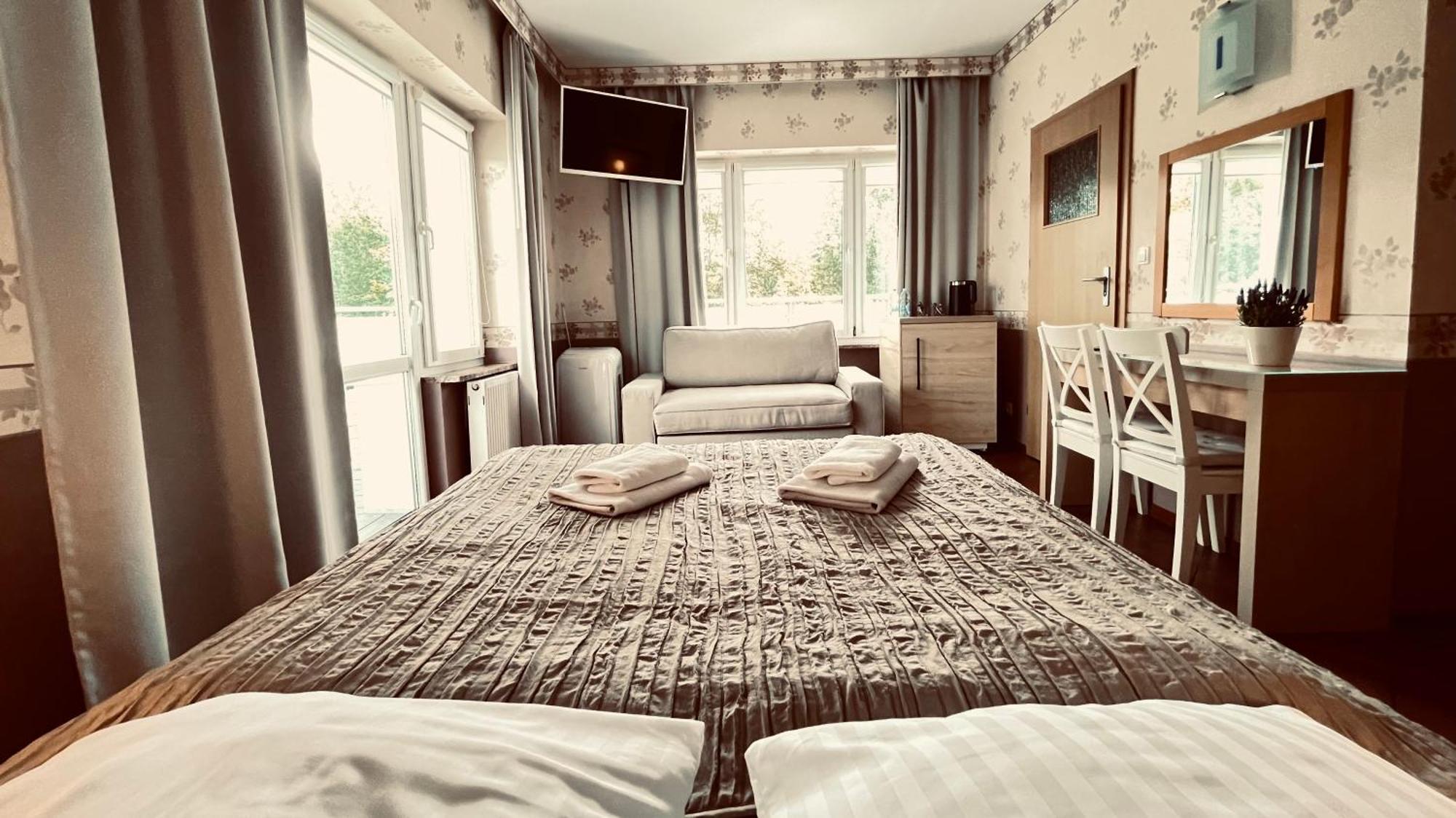 צ'ארזיקובי Hotel Bellevue חדר תמונה